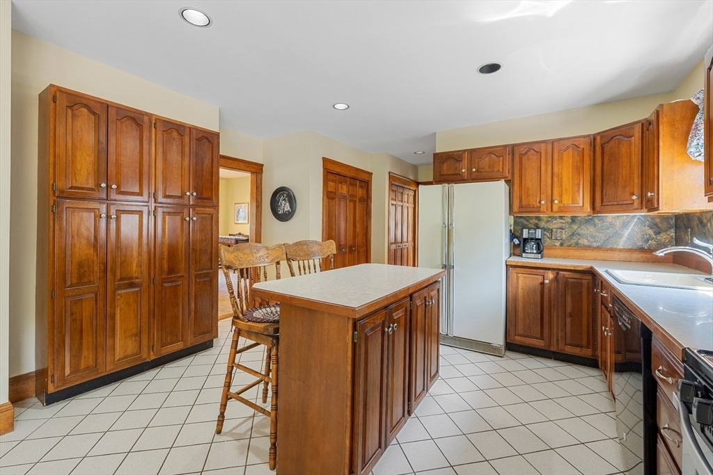 475 Waltham Street Lexington, MA 02421 - Photo 3 of 31