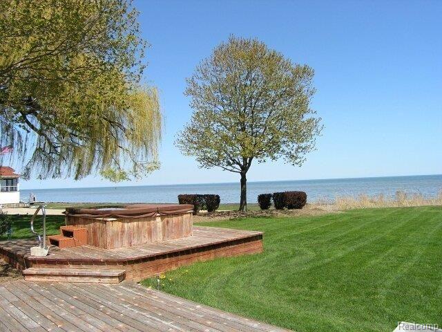 870 Lake Shore Road Grosse Pointe, MI 48236 - Photo 20 of 24 Garage