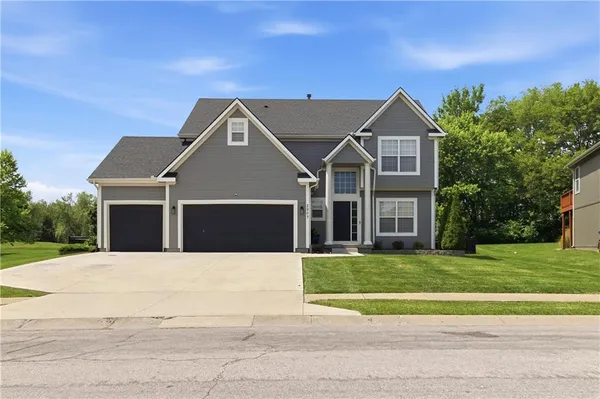 $425,000 | 2007 Sequoia Drive, Raymore, MO 64083