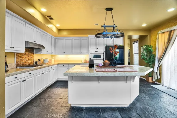 $980,000 | 15717 Alia Court, Canyon Country, CA 91387