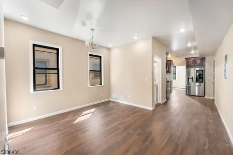 $2,275 | 120 Paine Avenue, Unit 1R, Irvington, NJ 07111