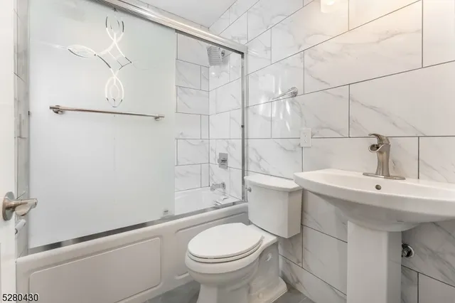 $2,400 | 120 Paine Avenue, Unit 1R, Irvington, NJ 07111