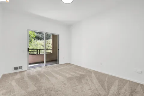 $499,000 | 220 Caldecott Lane, Unit 207, Oakland, CA 94618