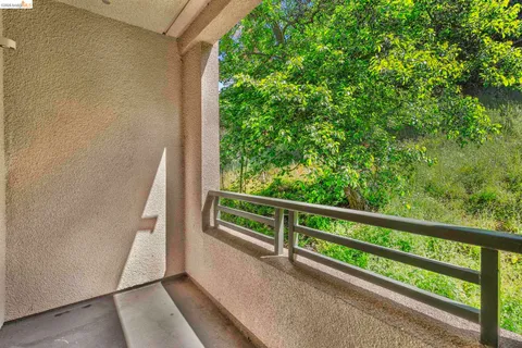 $499,000 | 220 Caldecott Lane, Unit 207, Oakland, CA 94618