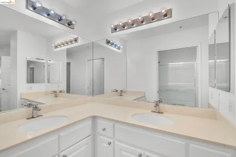 $499,000 | 220 Caldecott Lane, Unit 207, Oakland, CA 94618