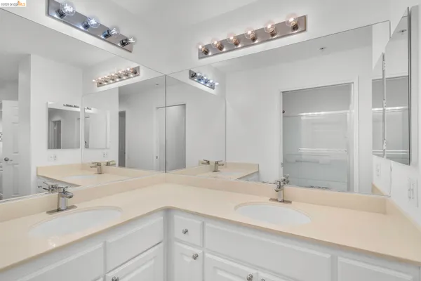 $499,000 | 220 Caldecott Lane, Unit 207, Oakland, CA 94618