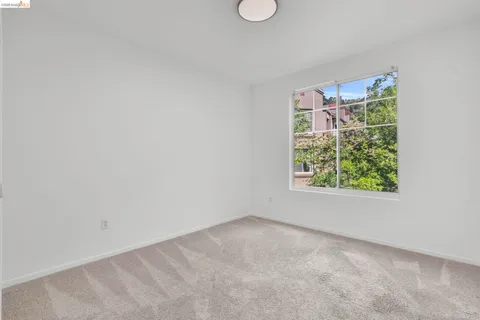 $499,000 | 220 Caldecott Lane, Unit 207, Oakland, CA 94618
