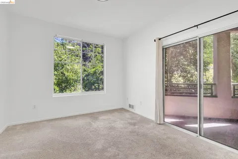 $499,000 | 220 Caldecott Lane, Unit 207, Oakland, CA 94618