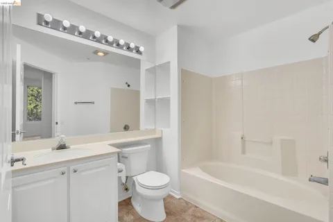 $499,000 | 220 Caldecott Lane, Unit 207, Oakland, CA 94618