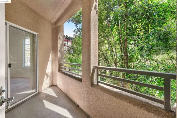 $499,000 | 220 Caldecott Lane, Unit 207, Oakland, CA 94618
