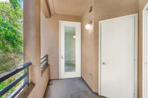 $499,000 | 220 Caldecott Lane, Unit 207, Oakland, CA 94618