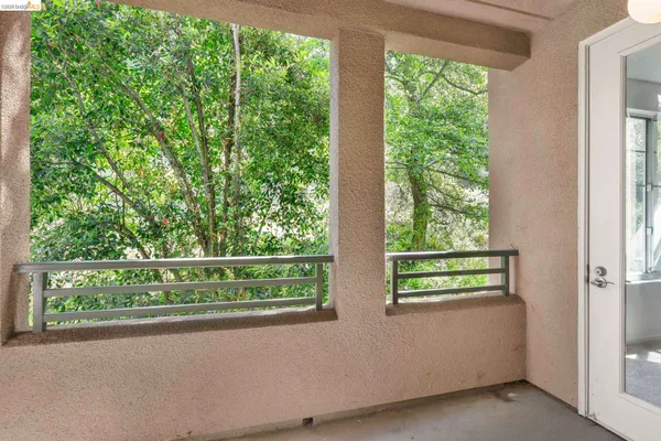 $499,000 | 220 Caldecott Lane, Unit 207, Oakland, CA 94618