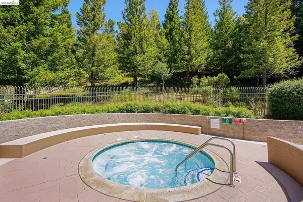 $499,000 | 220 Caldecott Lane, Unit 207, Oakland, CA 94618