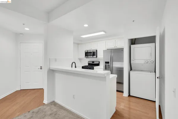 $499,000 | 220 Caldecott Lane, Unit 207, Oakland, CA 94618