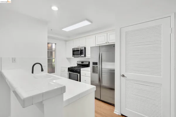$499,000 | 220 Caldecott Lane, Unit 207, Oakland, CA 94618
