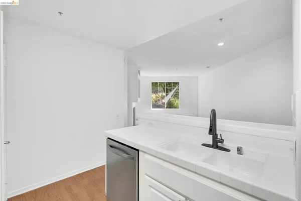 $499,000 | 220 Caldecott Lane, Unit 207, Oakland, CA 94618