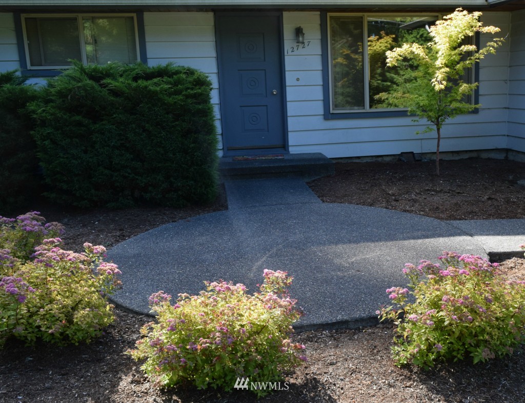 12727 Alexander Road Everett, WA 98204 - Photo 2 of 19 Gallery Image 2