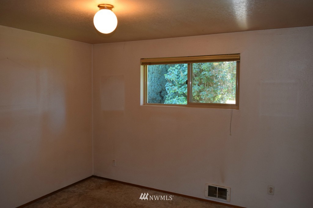 12727 Alexander Road Everett, WA 98204 - Photo 14 of 19 Gallery Image 14