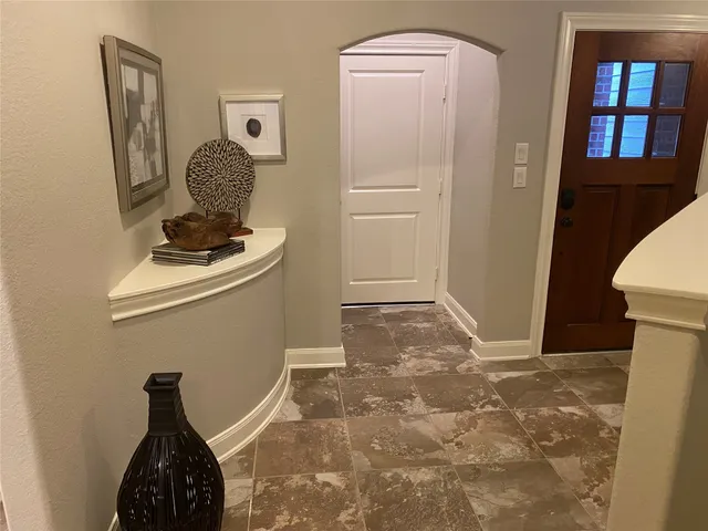 a view of entryway with workspace