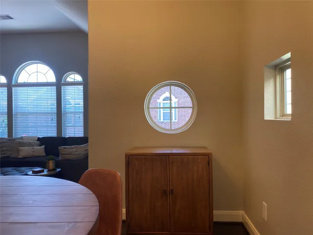 a view of livingroom with furniture