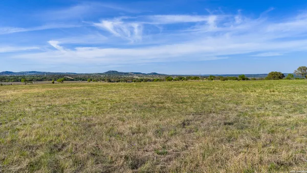 $377,975 | 2 Clearwater, Comfort, TX 78013