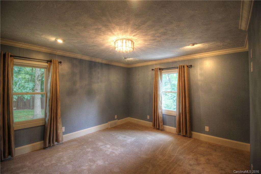 5 Woodcrest Road, Unit 13 Asheville, NC 28804 - Photo 12 of 23 Gallery Image 12