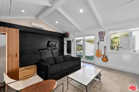 $2,595,000 | 1009 Vernon Avenue, Venice, CA 90291