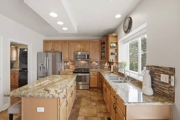 $615,000 | 6 Reedsworth Court, Algonquin, IL 60102