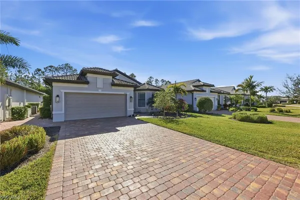 $949,900 | 6844 Winding Cypress Drive, Naples, FL 34114