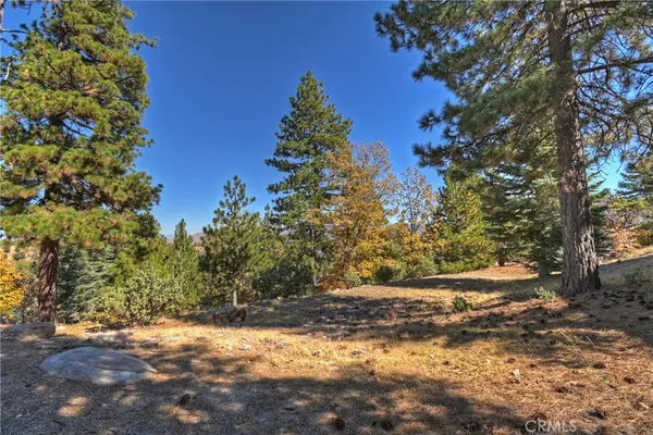 $1,225,000 | 26077 Walnut Hills Drive, Lake Arrowhead, CA 92352