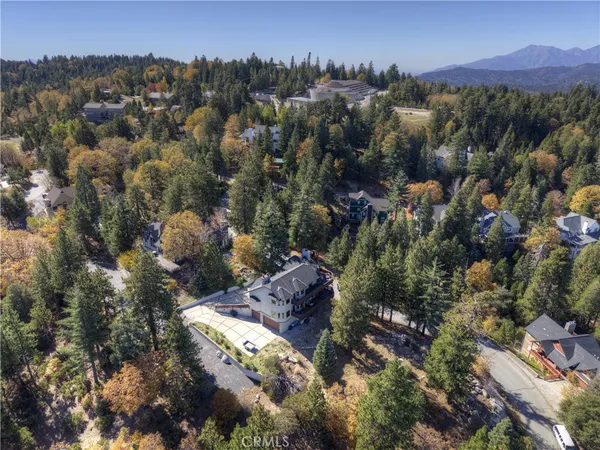 $1,225,000 | 26077 Walnut Hills Drive, Lake Arrowhead, CA 92352