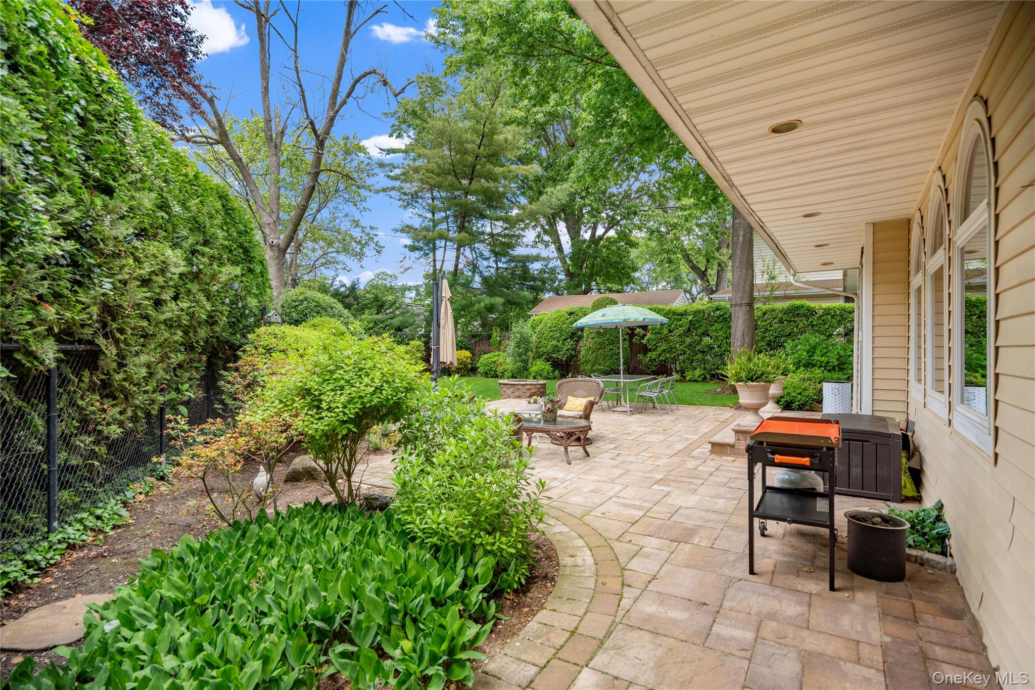 565 Mohawk Road West West Hempstead, NY 11552 - Photo 38 of 48