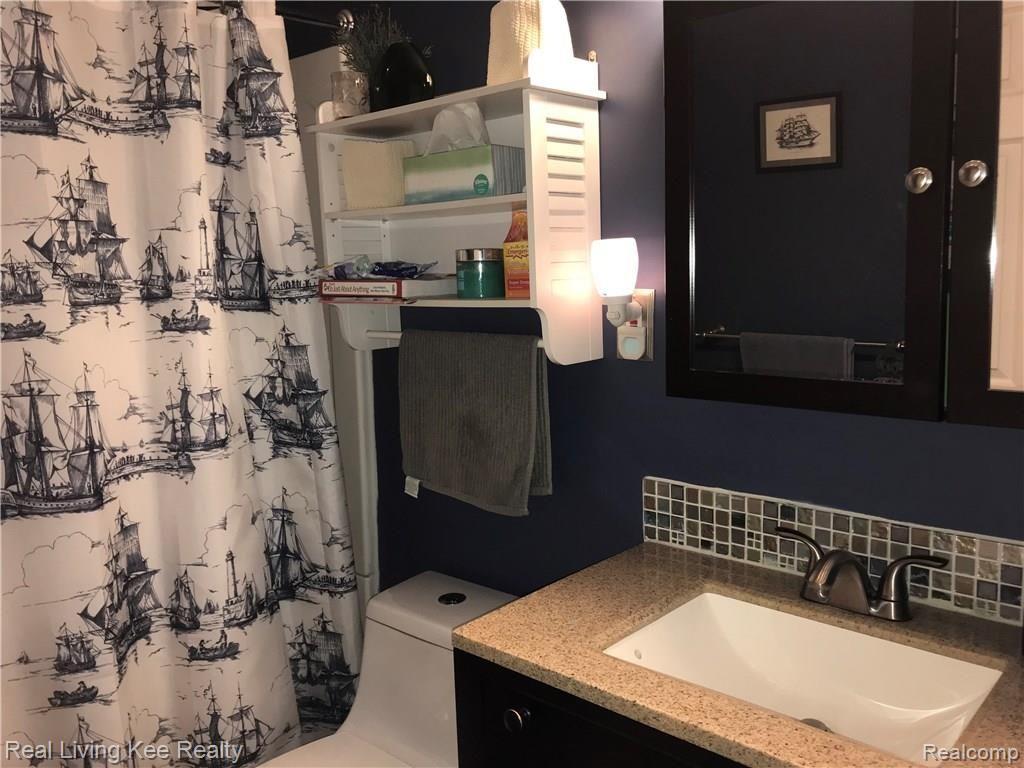 12075 Gage Road Holly, MI 48442 - Photo 21 of 38 gage main bath.jpg