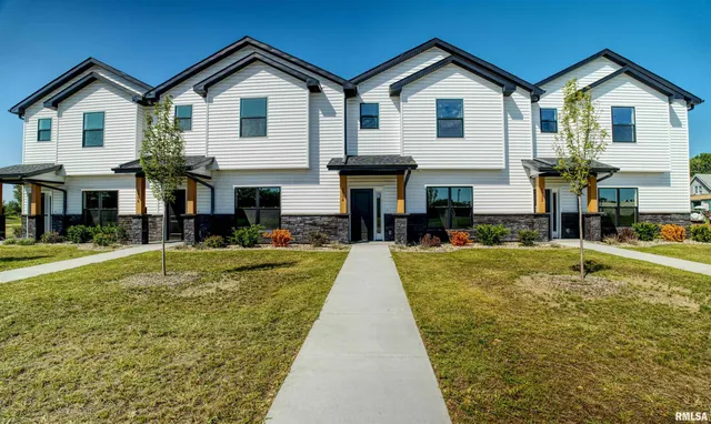 $235,000 | 1002 South 4th Street, Clinton, IA 52732