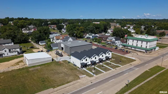 $235,000 | 1002 South 4th Street, Clinton, IA 52732