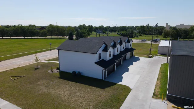 $235,000 | 1002 South 4th Street, Clinton, IA 52732