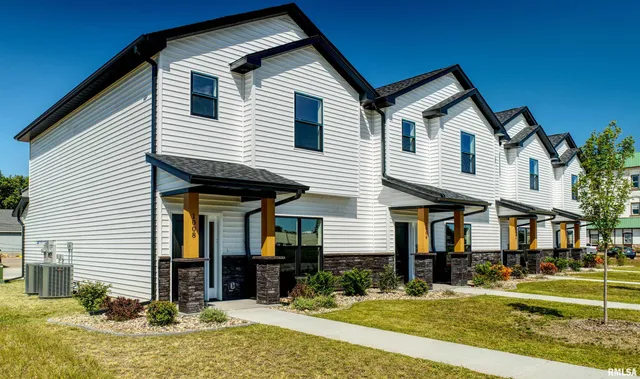 $235,000 | 1002 South 4th Street, Clinton, IA 52732