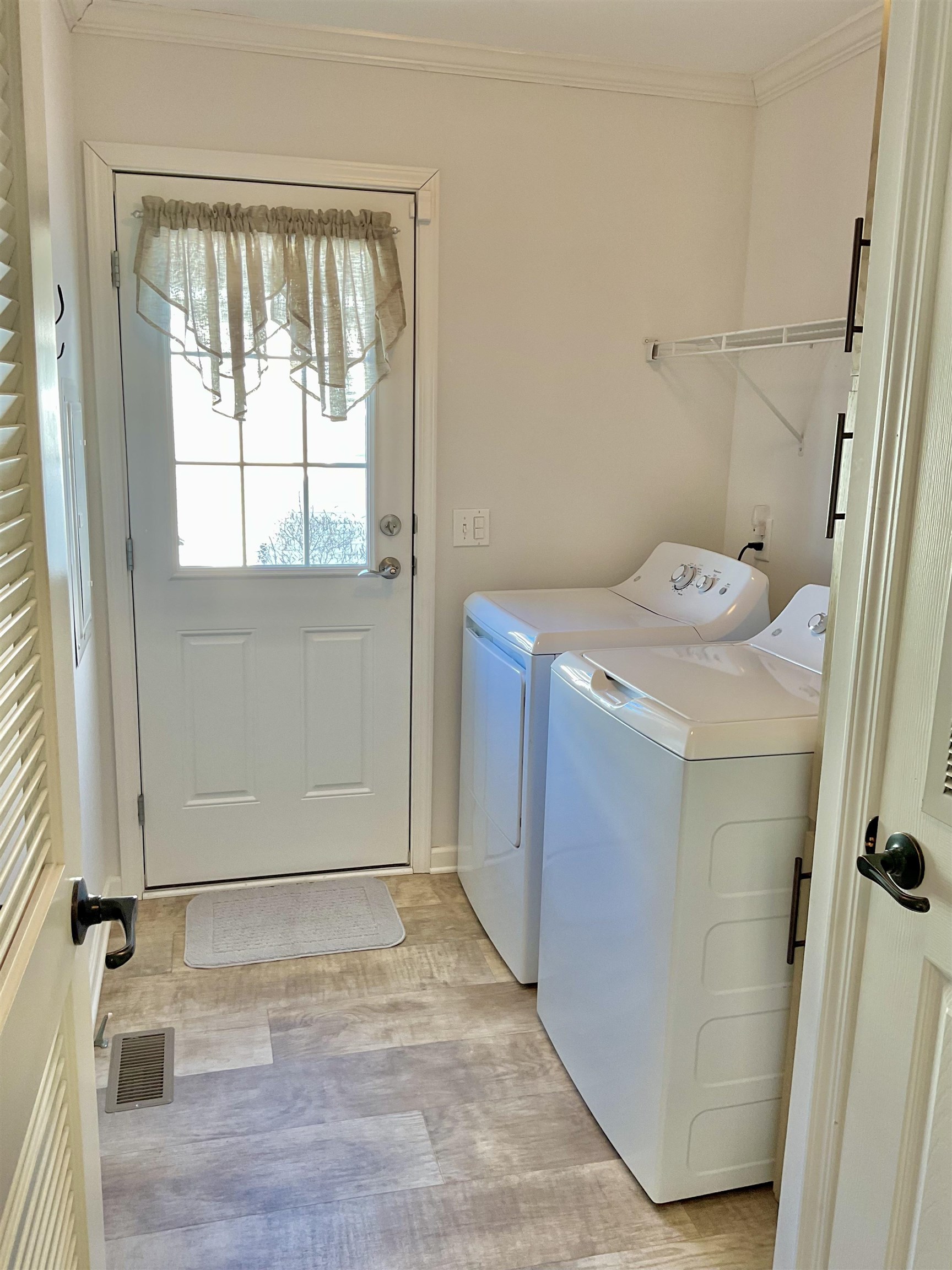 2058 Shore Road Seaville, NJ 08230 - Photo 20 of 36 a utility room with a window