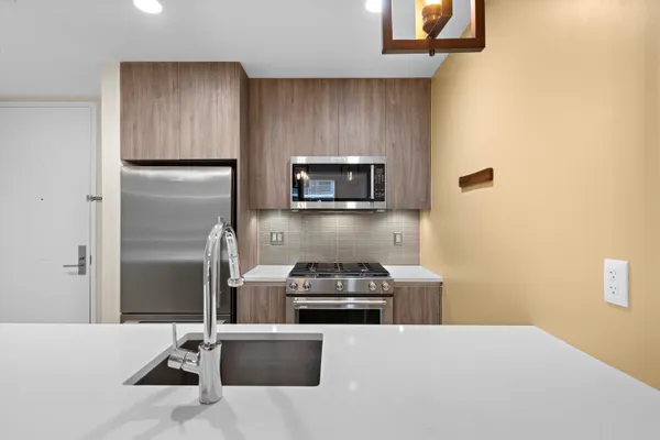 $675,000 | 160 1st Street, Unit 810, Jersey City, NJ 07302