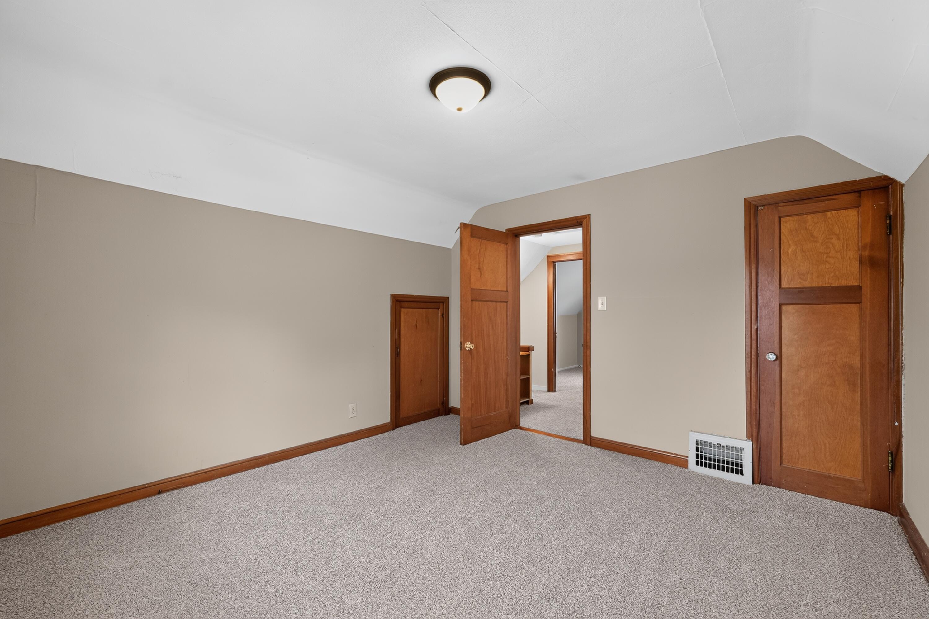 4109 North 39th Street Milwaukee, WI 53216 - Photo 17 of 37 34_4109_N_39th_St-Others-8811