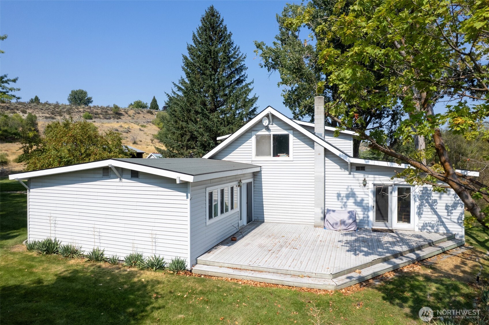 14 Dalton Road Omak, WA 98841 - Photo 2 of 37 a view of a house with a yard
