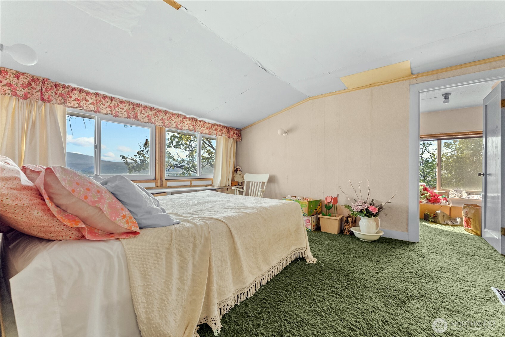 14 Dalton Road Omak, WA 98841 - Photo 23 of 37 a bedroom with a bed and large windows