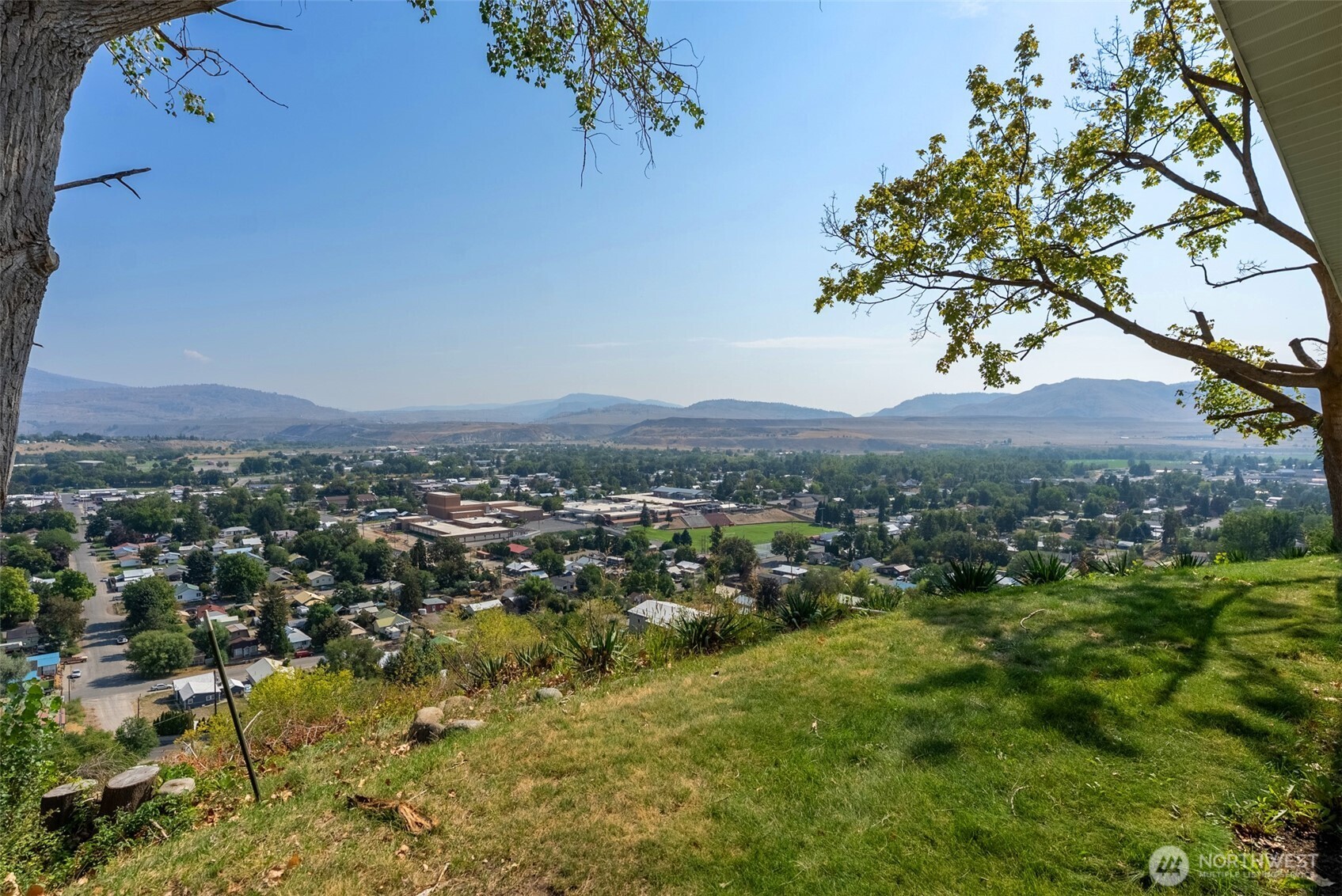 14 Dalton Road Omak, WA 98841 - Photo 3 of 37 a view of a city