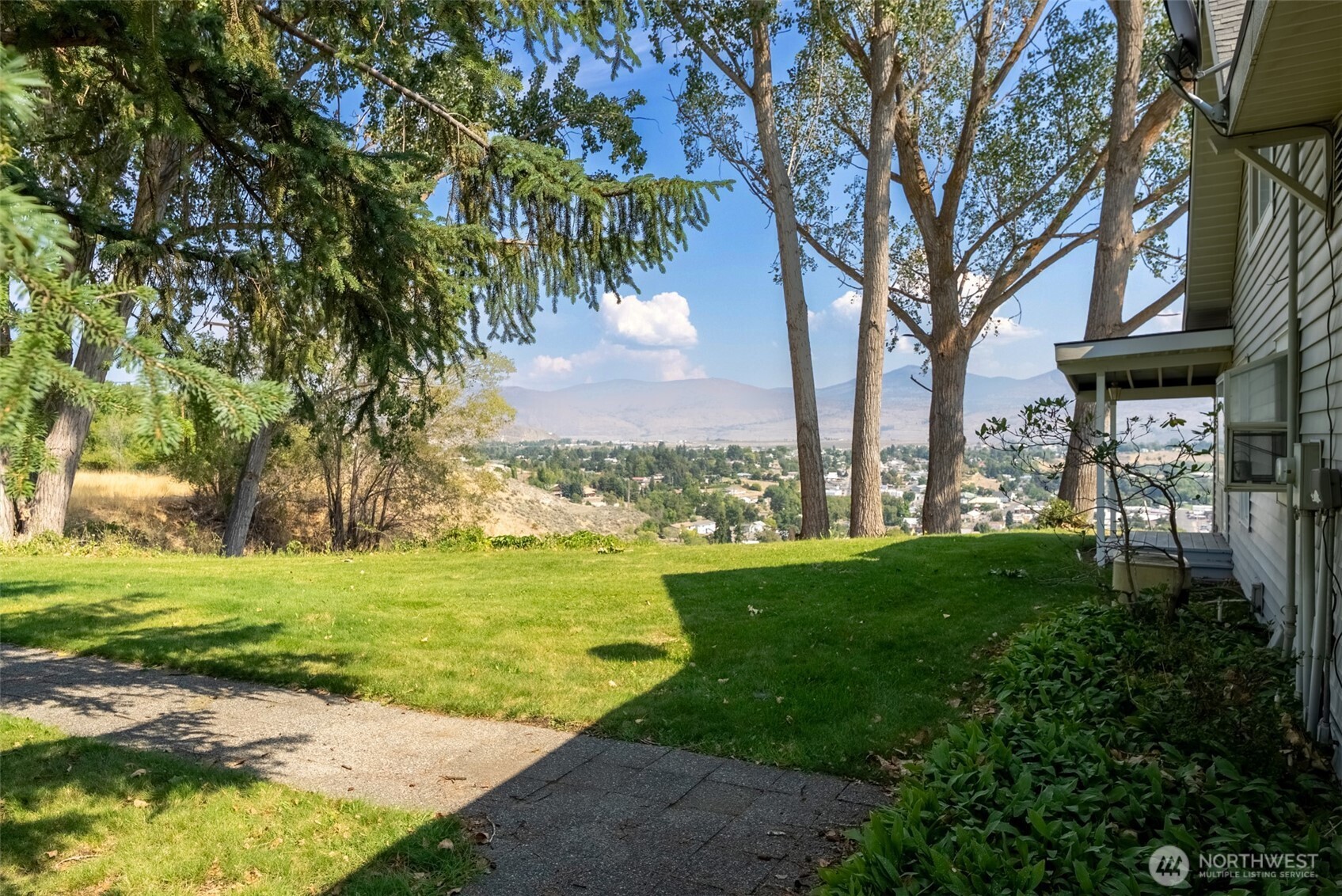 14 Dalton Road Omak, WA 98841 - Photo 36 of 37 a view of a park with a tree
