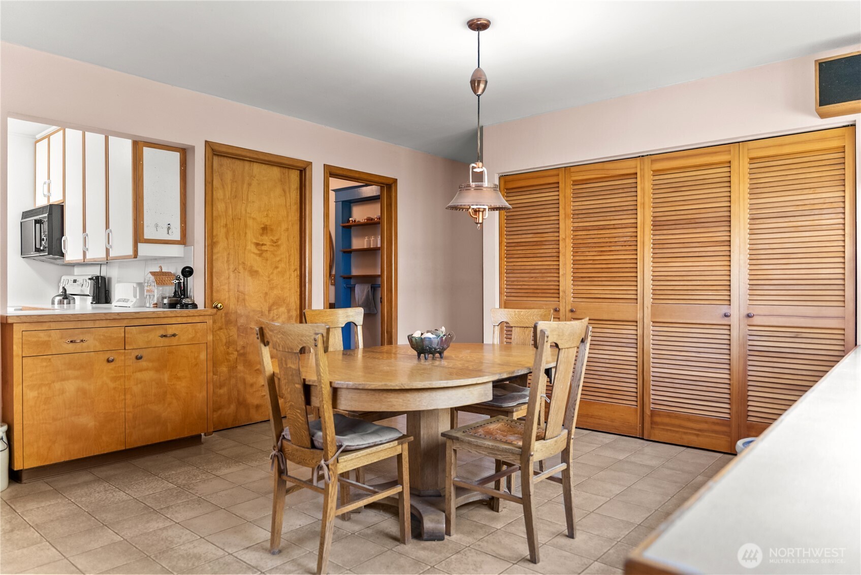 14 Dalton Road Omak, WA 98841 - Photo 5 of 37 a dining room with furniture and window