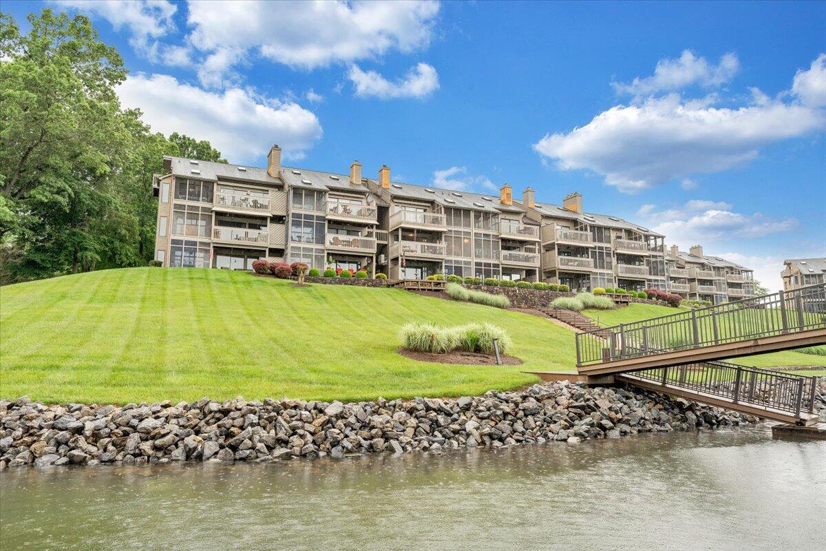 850 Gangplank Road, Unit 310 Moneta, VA 24121 - Photo 2 of 74 49-MIB00369