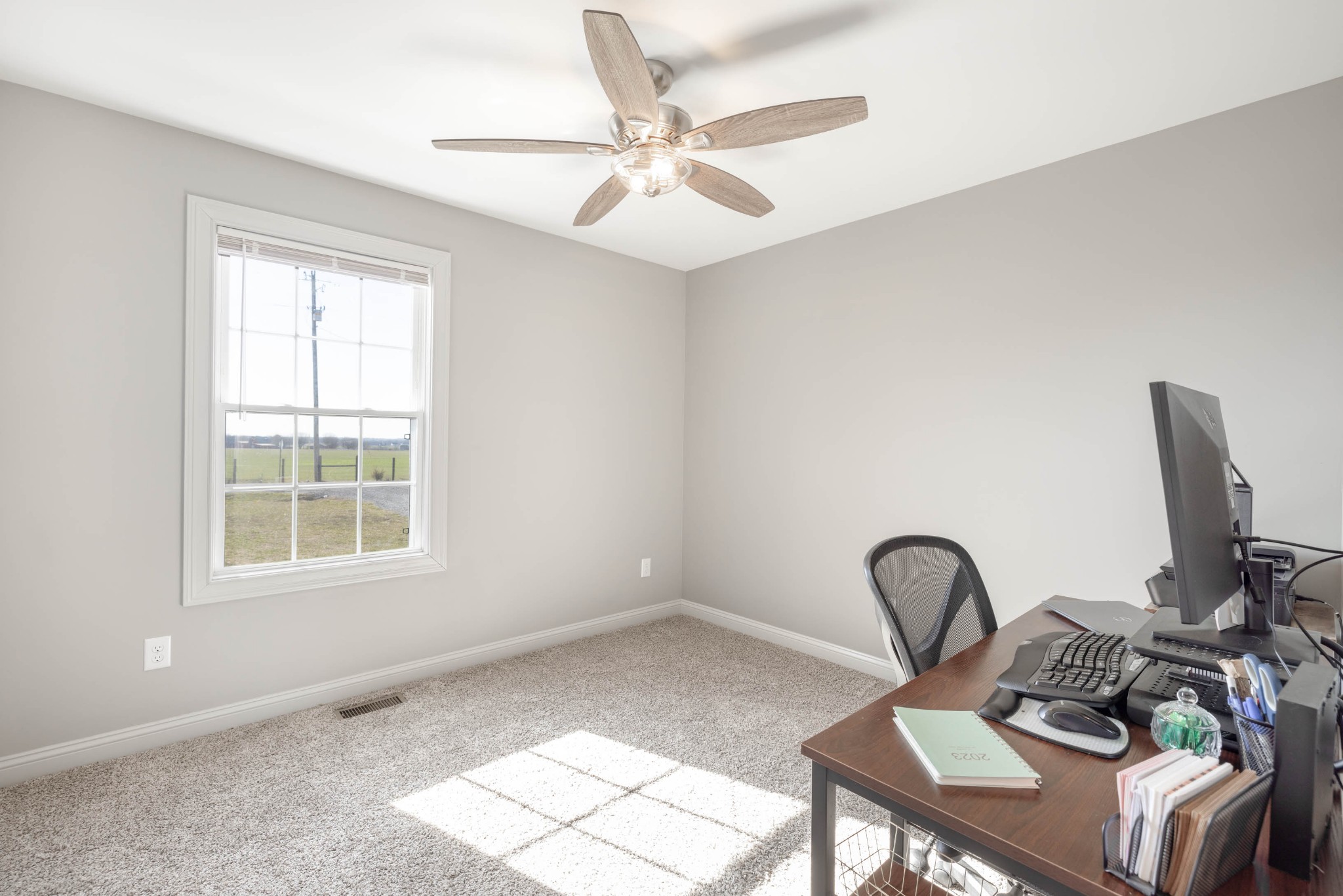 950 White Road Portland, TN 37148 - Photo 28 of 35 a workspace with furniture and window