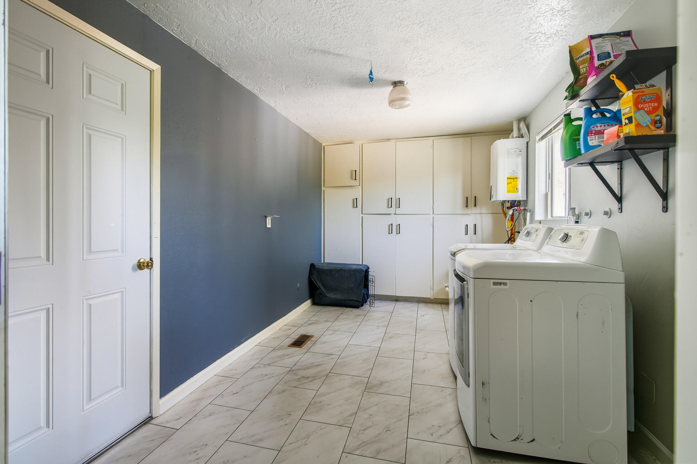 664 Southwest 35th Street Redmond, OR 97756 - Photo 10 of 19 a view of utility room with washer and dryer