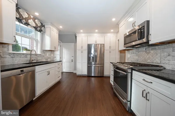 $667,000 | 802 Pleasant Hill Road, Wallingford, PA 19086