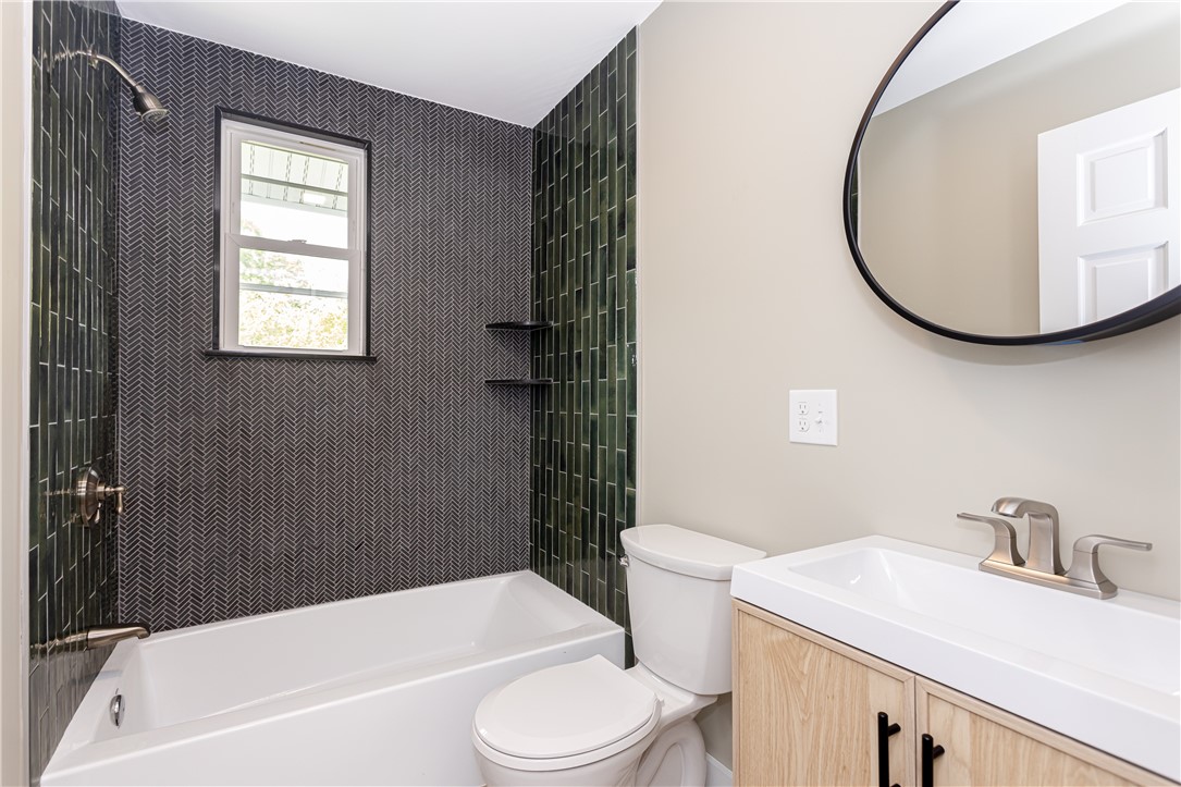 439 Broadway, Unit D Newport, RI 02840 - Photo 16 of 25